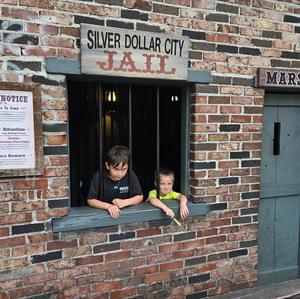 Meet your Posher, Candace